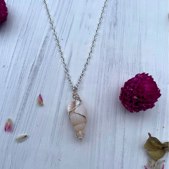Seashell necklace - Picture 3 of 3